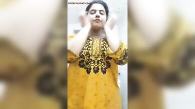 पति को एमएमएस में चूत और बूब्स दिखाती भाभी