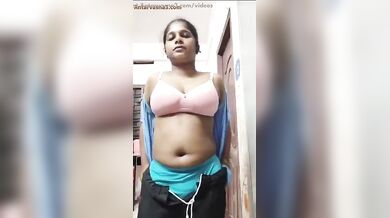 केटरिंग वाली लड़की का बूब्स और चूत वाला न्यूड वीडियो कॉल