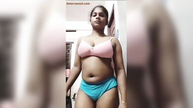 केटरिंग वाली लड़की का बूब्स और चूत वाला न्यूड वीडियो कॉल