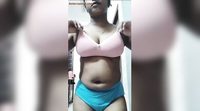 केटरिंग वाली लड़की का बूब्स और चूत वाला न्यूड वीडियो कॉल