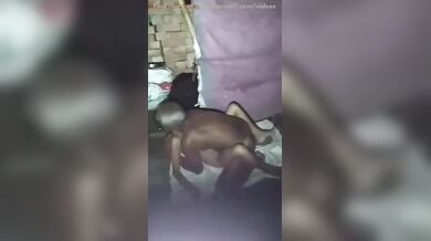 बूढ़े पड़ोसी ने दोस्त की बहू की बजा डाली