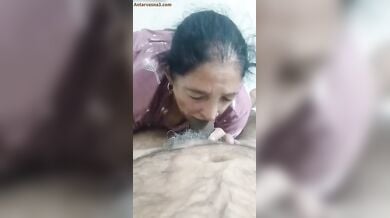 बूढ़ी पंजाबी आंटी ने अंकल का लंड चूसा