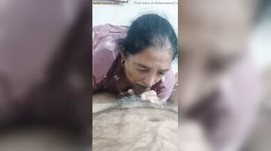 बूढ़ी पंजाबी आंटी ने अंकल का लंड चूसा