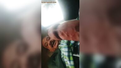 यूपीवाले अंकल ने लड़की को लंड दिखाया