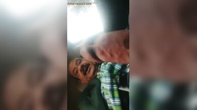 यूपीवाले अंकल ने लड़की को लंड दिखाया