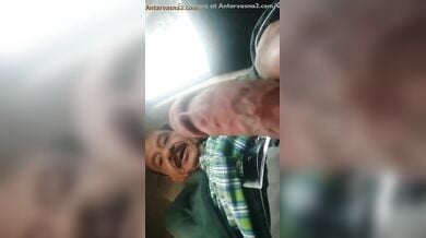 यूपीवाले अंकल ने लड़की को लंड दिखाया