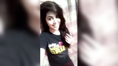 जवान देसी गर्ल ने चुची दिखा के बोला मेरा दूध पी लो!