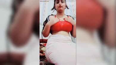 चूल वाली पाकिस्तानी भाभी का फुल नंगा स्ट्रिप वीडियो