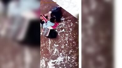 मौसी की चूत में उंगली की भांजे ने रास्ते में – एमएमएस