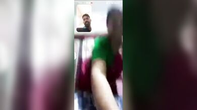 भौजी ने साडी हटा के चूत दिखाई वीडियो कॉल में