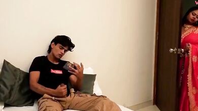 सौतेली माँ और बेटे की ३० मिनिट की हिंदी क्सक्सक्स पोर्न