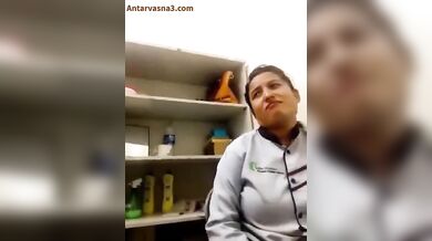 हॉस्पिटल के स्टाफ रूम में नर्स के बड़े बूब्स दबाने का हिंदी बीएफ