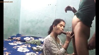 गांड उठा के बुर देती गाँव की भाभी का चुदाई वीडियो