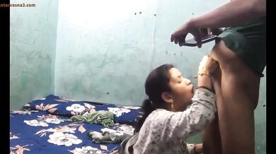 गांड उठा के बुर देती गाँव की भाभी का चुदाई वीडियो