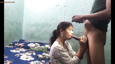 गांड उठा के बुर देती गाँव की भाभी का चुदाई वीडियो